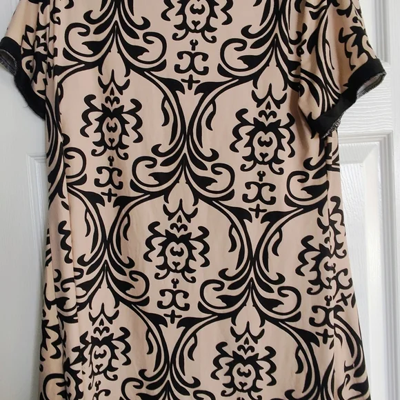 Gaharu Beige & Black Ornate Print Top - Size Large - Picture 2 of 4